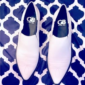 Gianni Bini white leather ankle boots, never worn, size 7.5.